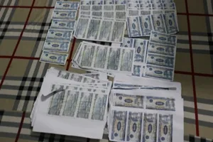 Trà Vinh: Tạm giữ người đàn ông mua máy in về làm tiền giả