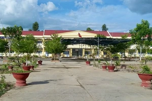 6 nữ sinh ở Đồng Tháp phải nhập viện vì hít phải bóng thối