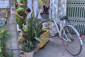 1 người tử vong dưới trụ điện, trong túi xách có dây đồng