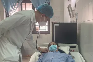 Người phụ nữ bị đứt phế quản sau tai nạn giao thông