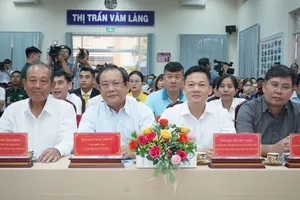 Hàng trăm phần quà ý nghĩa đến với ngư dân, học sinh ở Tiền Giang