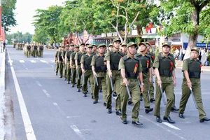 Các tỉnh thành miền Tây đồng loạt ra mắt Lực lượng tham gia bảo vệ ANTT ở cơ sở