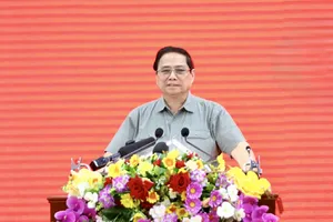 Thủ tướng Phạm Minh Chính: Đừng để các nhà thầu cô đơn trên công trường