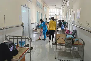 Hơn 180 công nhân ở Vĩnh Long nghi ngộ độc thực phẩm 