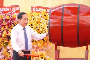 Chủ tịch Quốc hội Trần Thanh Mẫn dự lễ Khai giảng tại Vĩnh Long