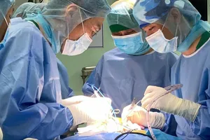 Phẫu thuật cứu sống cụ ông 99 tuổi nhiều bệnh nền nặng