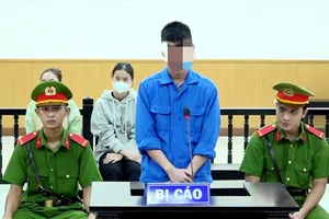 Con trai pha thuốc diệt cỏ vào nước uống nhằm giết cha