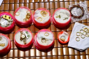 Bắt tạm giam 2 chị em trong vụ trộm 100 lượng vàng của dì