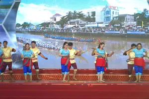 Về Ao Bà Om xem đêm Lễ hội Ok Om Bok