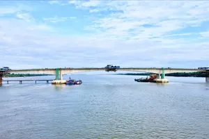 Cận cảnh cầu Đại Ngãi trước ngày hợp long