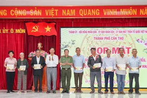 TP Cần Thơ tặng quà Tết cho gia đình chính sách và hộ nghèo