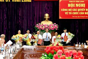 Vĩnh Long công bố sắp xếp tổ chức bộ máy, trao quyết định về công tác cán bộ