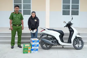 Người phụ nữ cướp giật thùng bia ở các tiệm tạp hóa bị bắt quả tang