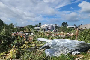 Mưa dông làm sập, tốc mái hàng trăm căn nhà ở Đồng Tháp