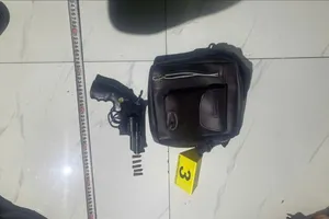 Đồng Tháp: Lên mạng mua súng về 'phòng thân', nam thanh niên bị tạm giữ