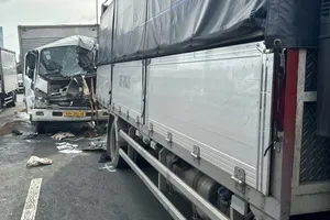 Tài xế tử vong sau va chạm với xe tải dừng trên dốc cầu Cần Thơ