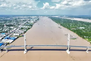 Phó Thủ tướng Trần Hồng Hà kiểm tra cầu Rạch Miễu 2