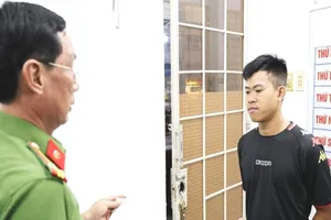 Thanh niên cho vay lãi nặng kèm 'thế chấp' bằng ảnh khỏa thân