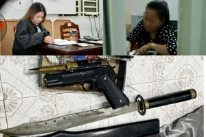 Thu giữ nhiều hung khí, vật giống súng trong nhà một phụ nữ ghi lô đề