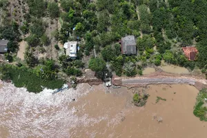 Triều cường gây ngập, vỡ đê nhiều nơi ở ĐBSCL