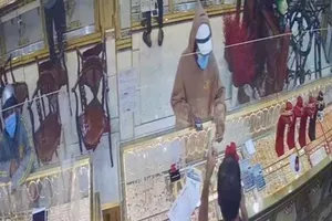 Đồng Tháp: Truy tìm thanh niên cướp giật dây chuyền trị giá 120 triệu tại tiệm vàng