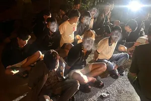 Ngăn 20 thanh niên mang hung khí từ Vĩnh Long sang Cần Thơ giải quyết mâu thuẫn