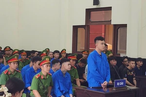 Đồng Tháp: Xét xử 31 bị cáo trong vụ hỗn chiến bằng súng, dao