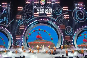 Phó Chủ tịch Quốc hội Lê Minh Hoan dự khai mạc Festival Hoa – Kiểng Sa Đéc