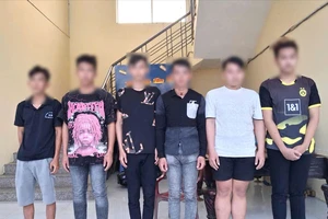 Cảnh sát hình sự tìm nạn nhân của nhóm thanh thiếu niên ném đá vào xe trên cao tốc Rạch Sỏi – Lộ Tẻ