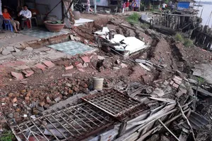 Hậu Giang: Tiếp tục sạt lở tại bờ sông Cái Côn