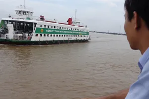 Những chuyến phà cuối năm qua phà Bình Khánh