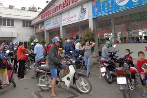 Nghỉ Tết Dương lịch: Người về miền Tây ít nhưng khổ