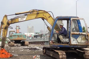 Chia tay cầu cũ trăm năm tuổi