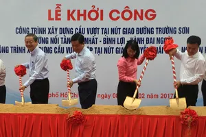 Khởi công hai cầu vượt 'giải cứu' sân bay Tân Sơn Nhất