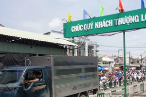 Đường thông hè thoáng trong ngày giỗ Tổ