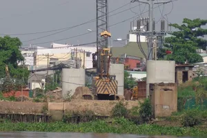 Chậm xây cầu đường sắt Bình Lợi vì cơ quan 'giẫm' nhau