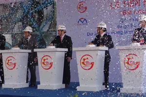 Robot khủng bắt đầu đào ngầm tuyến metro số 1