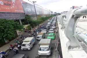 7 ngày nữa thông 2 cầu vượt vào sân bay