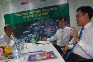 Không nên cấm ngay xe máy chạy trên đường