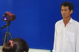 Về vùng sâu đổi bằng lái xe cho dân