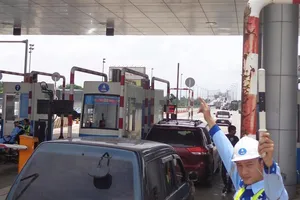 Làm sao qua cửa thu phí không dừng trên cao tốc HLD?