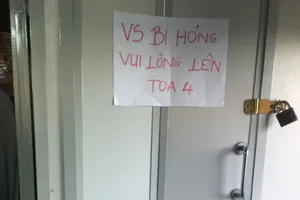Mất toi cả trăm tỷ đồng, toilet tàu lửa vẫn... hôi!