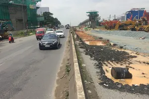 Ngổn ngang công trình mở rộng xa lộ Hà Nội 