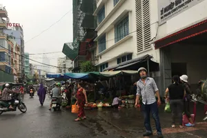 Quyết liệt nhưng phải bình tĩnh khi xóa 43 chợ tạm