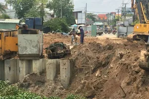 Cầu Tân Kỳ Tân Quý bị ách vì vướng giải tỏa