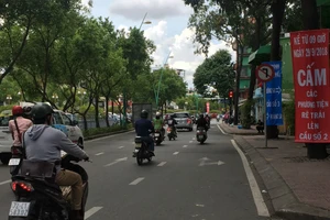 Cấm rẽ trái vào hàng loạt cầu trên đường Hoàng Sa-Trường Sa