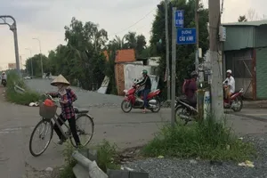 Ngổn ngang đường dẫn cao tốc TP.HCM - Trung Lương