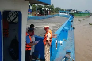 Xử phạt nặng ghe tàu neo đậu bến lậu