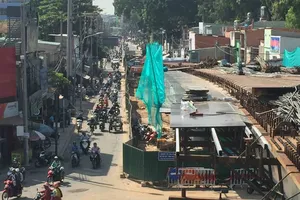 Làm xong cầu vượt ngã 7 Phạm Văn Đồng trước Tết Kỷ Hợi