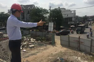 TP.HCM: Cầu đường “đứng hình”, cửa ngõ Tây Bắc thêm ùn tắc